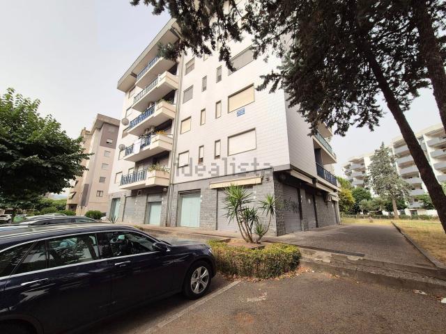 Locale in affitto di 160 m² in Via Crati, 25