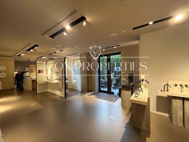Locale in affitto di 280 m² in Via Gerolamo Tiraboschi