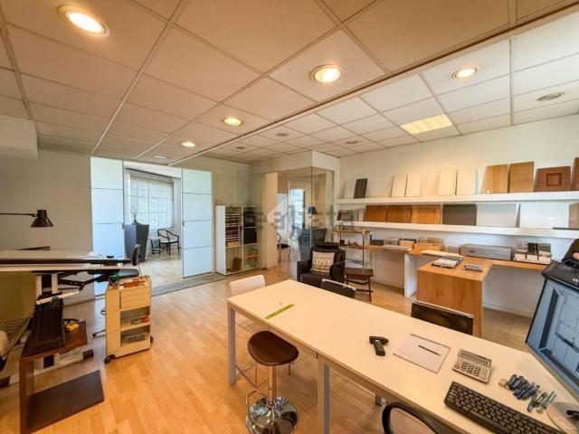 Locale in affitto di 160 m² in Via Dante Alighieri, 39
