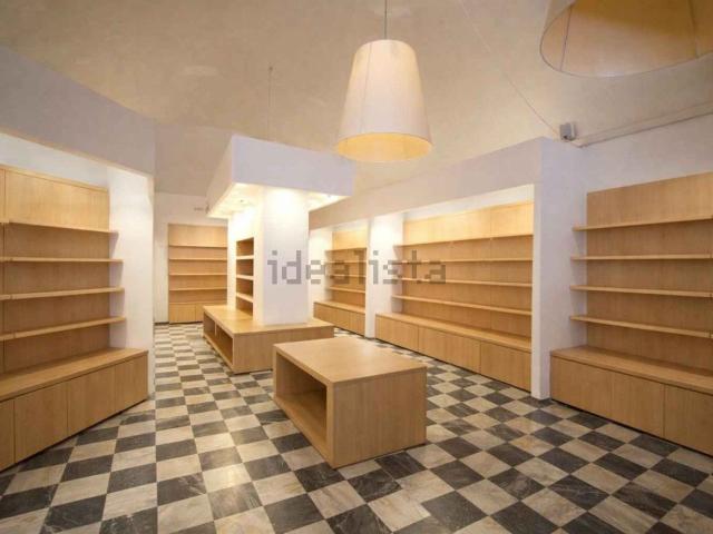 Locale in affitto di 160 m² in Via de&apos  Rossi, 12