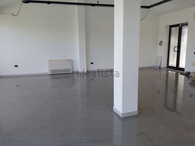 Locale in affitto di 160 m² in Via della Pace