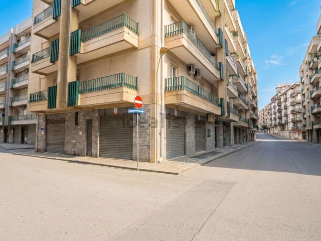 Locale in affitto di 160 m² in Via delle Arti