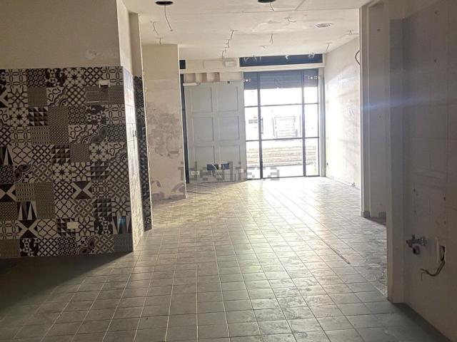 Locale in affitto di 160 m² in Via Oderisi da Gubbio, 246