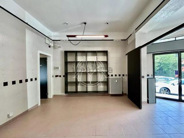 Locale in affitto di 160 m² in Via Marco Minghetti, 1