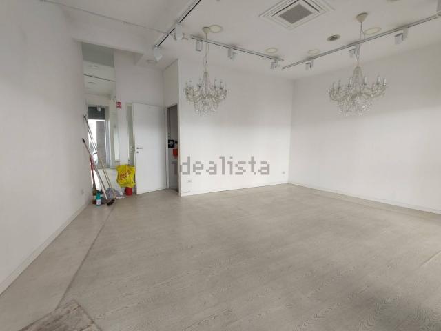 Locale in affitto di 160 m² in Via Nizza