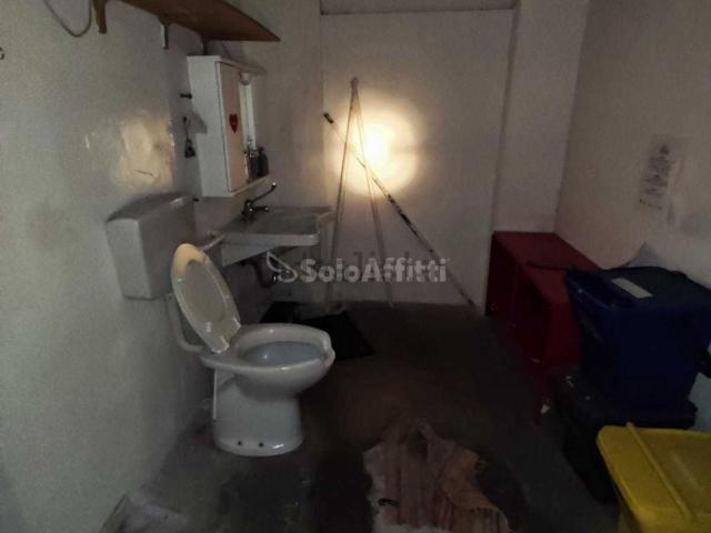 Locale in affitto di 160 m² in Via Rosselli