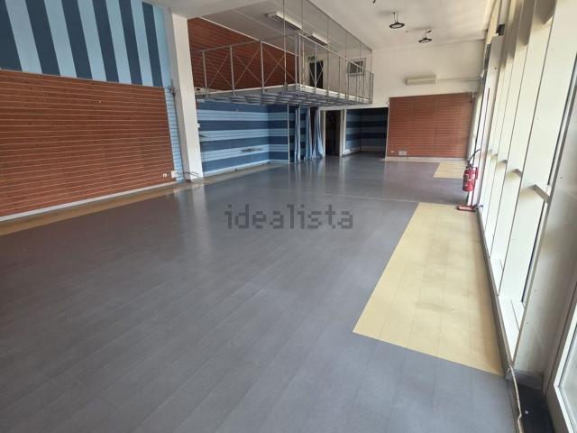Locale in affitto di 160 m² in Via Renata Bianchi
