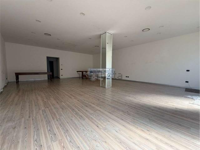 Locale in affitto di 160 m² in Via Risorgimento, 2