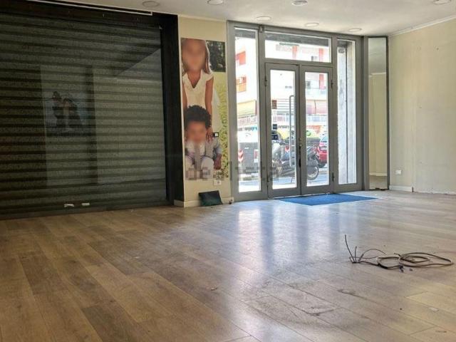 Locale in affitto di 160 m² in Via Tuscolana, 1110