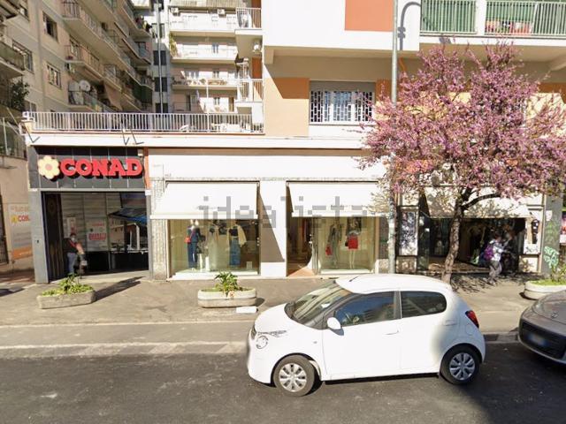 Locale in affitto di 160 m² in Via Tuscolana, 883