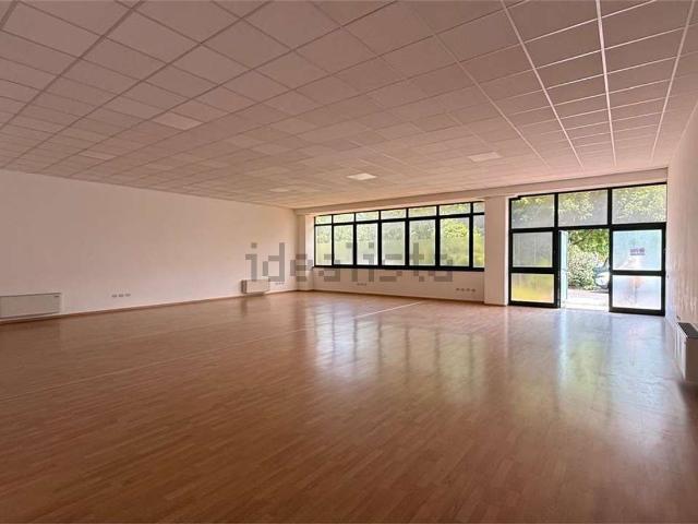 Locale in affitto di 160 m² in Via Umbria, 1485