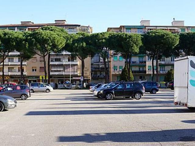 Locale in affitto di 160 m² in Via Ugo Foscolo, 5