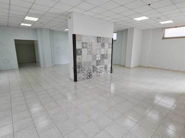 Locale in affitto di 160 m² in Via Valle del Liri