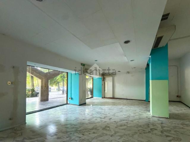Locale in affitto di 160 m² in Viale dei Mille, 1