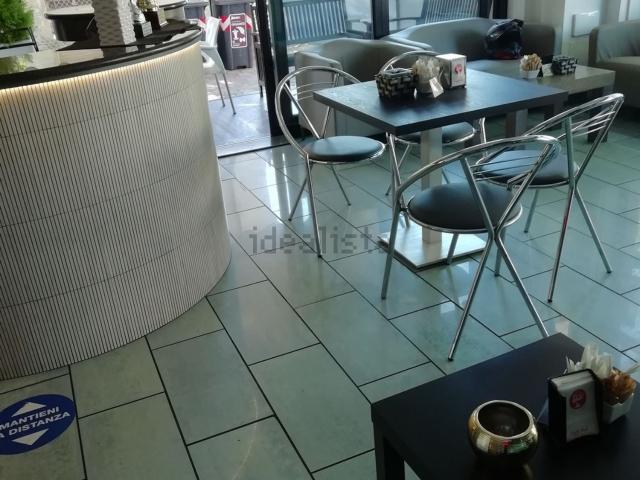Locale in affitto di 160 m² in Viale Giovanni Bovio