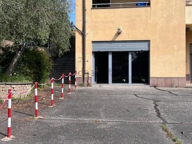 Locale in affitto di 160 m² in Viale Laura