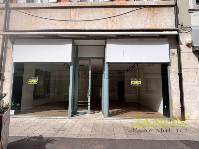Locale in affitto di 160 m² in Corso Giuseppe Verdi, 32