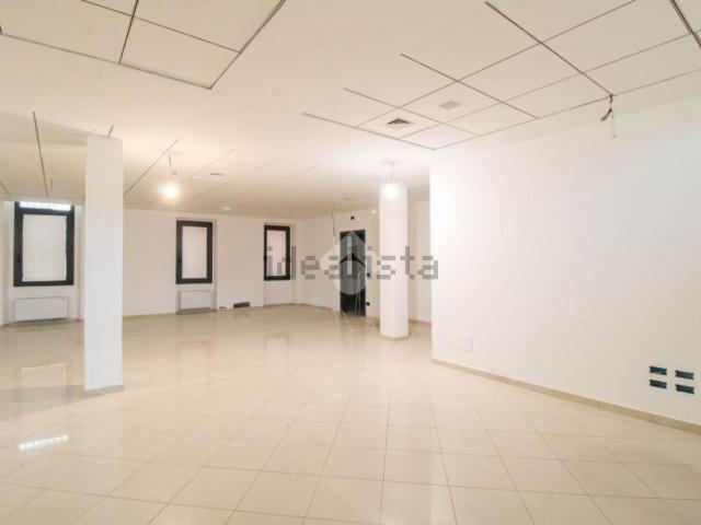 Locale in affitto di 160 m² in Piazza Giuseppe Garibaldi, 1