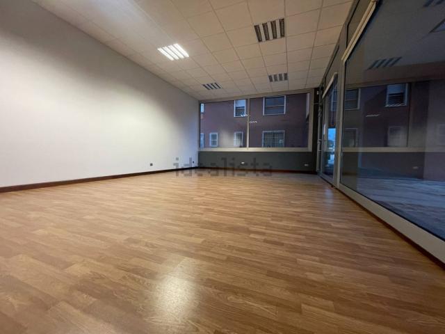 Locale in affitto di 160 m² in Piazzale Roma