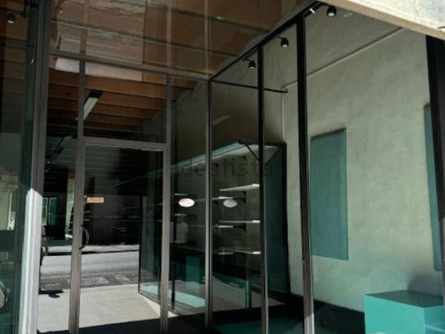 Locale in affitto di 162 m² in Via Umbro Casentinese