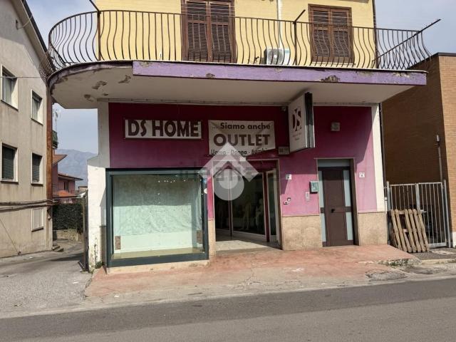Locale in affitto di 164 m² in Via L. Einaudi, 6