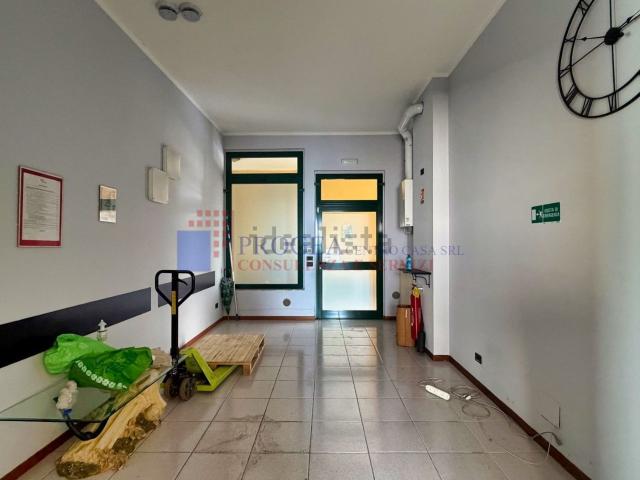 Locale in affitto di 165 m² in Via Aldo Moro, 5