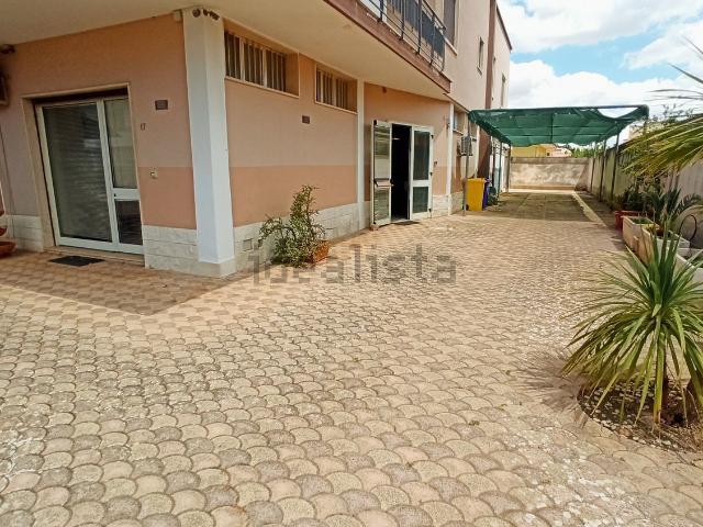 Locale in affitto di 165 m² in Via Leonida Flascassovitti