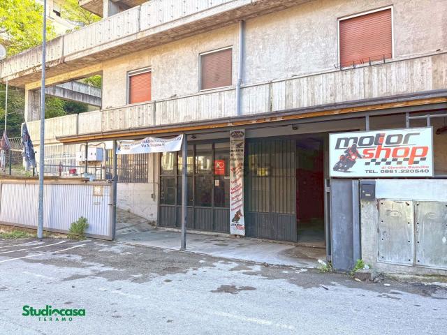 Locale in affitto di 165 m² in Via Maestri del Lavoro, 1