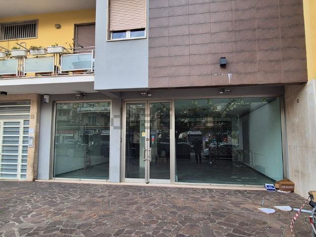 Locale in affitto di 165 m² in Via Roma, 155