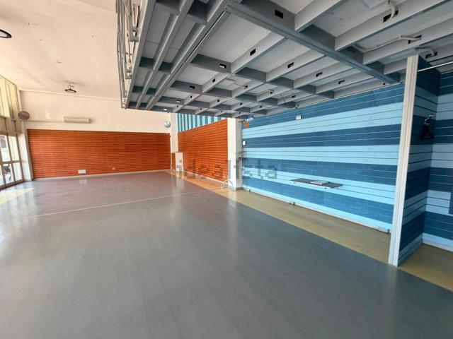 Locale in affitto di 165 m² in Via Renata Bianchi
