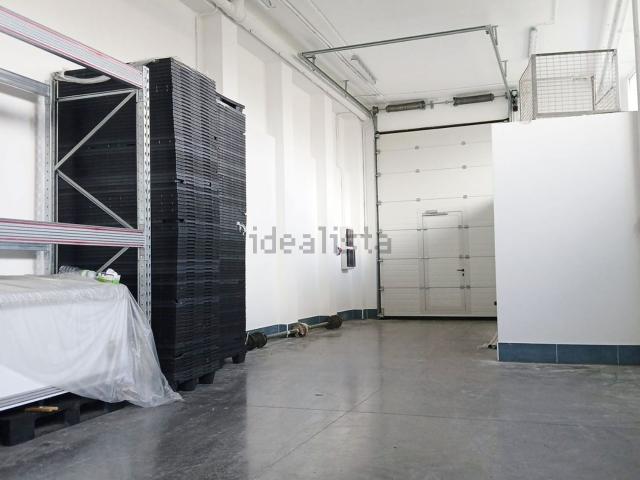 Locale in affitto di 165 m² in Viale Elmas, 150