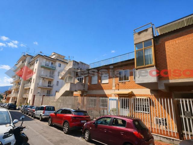 Locale in affitto di 166 m² in Via Colle San Bartolomeo, 53