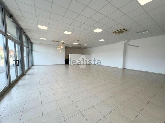 Locale in affitto di 166 m² in Via Aldo Palareti, 45