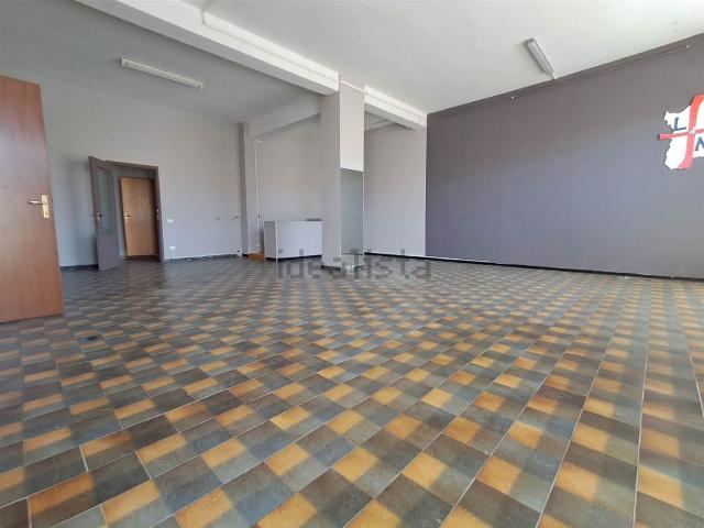 Locale in affitto di 167 m²