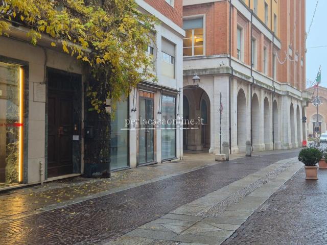 Locale in affitto di 167 m² in Via delle Torri