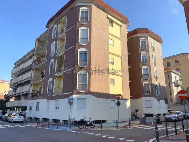 Locale in affitto di 168 m² in Via Giosuè Carducci, 8