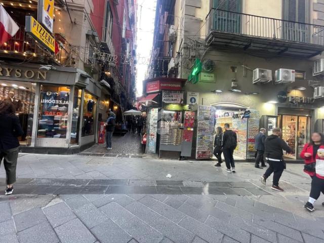Locale in affitto di 16 m² in Via Chiaia, 37