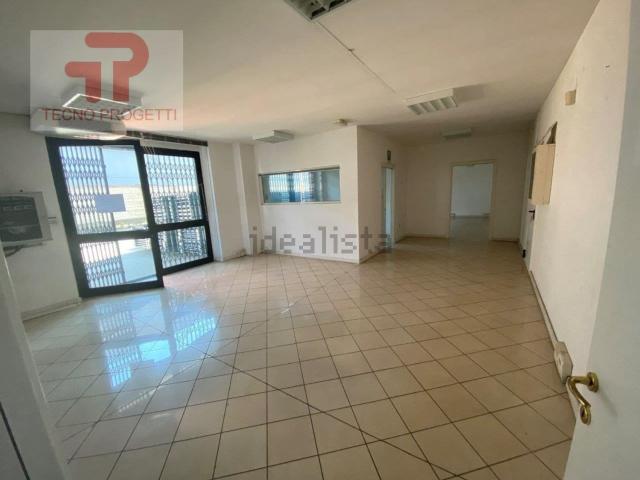 Locale in affitto di 1700 m² in Corso Spagna