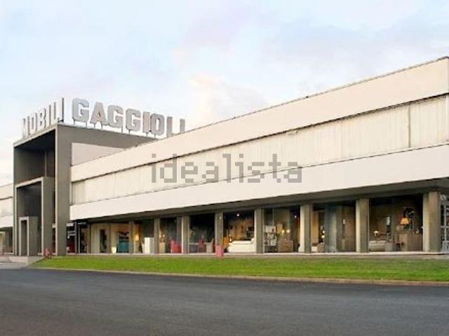 Locale in affitto di 1700 m² in Traversa del Grillo, 3
