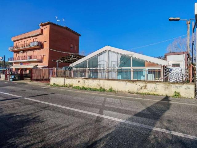 Locale in affitto di 1700 m² in Via della Maglianella
