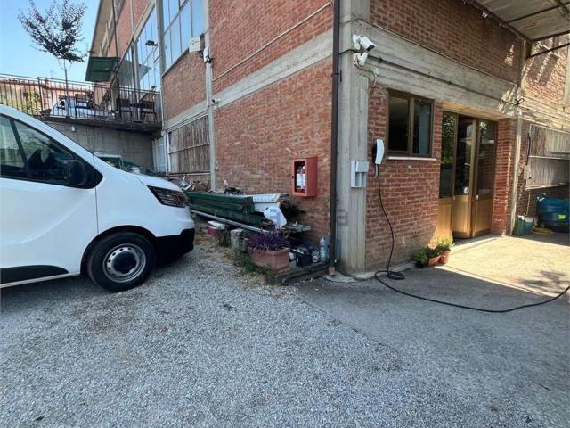 Locale in affitto di 170 m²