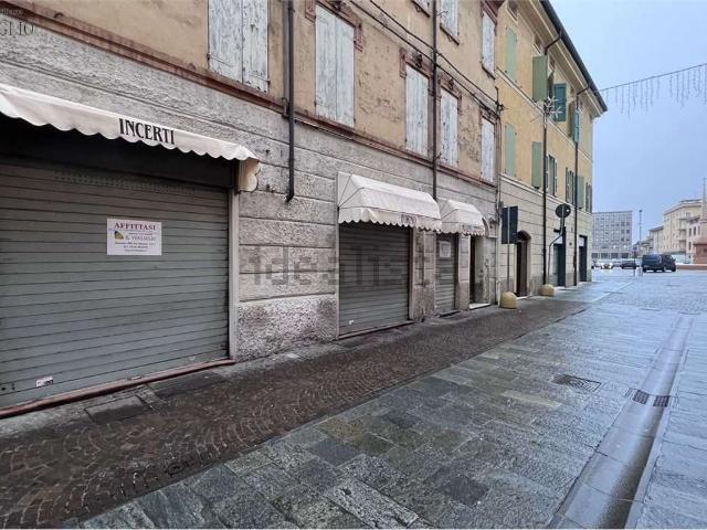 Locale in affitto di 170 m²