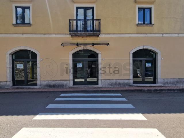 Locale in affitto di 170 m²