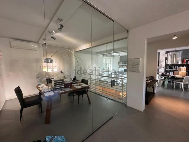 Locale in affitto di 170 m² in Via Capitelvecchio, 108