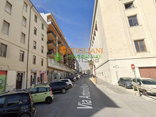 Locale in affitto di 170 m² in Via Antonio Nobile