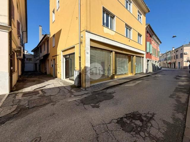 Locale in affitto di 170 m² in Via Andrea Botturi, 34