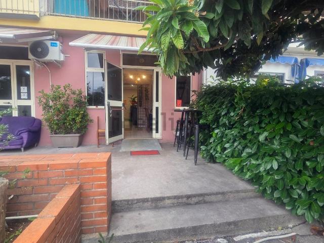 Locale in affitto di 170 m² in Via Armando Fabi