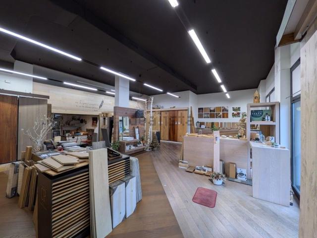Locale in affitto di 170 m² in Via degli Alpinisti Veronesi, 18