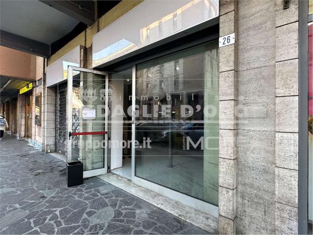 Locale in affitto di 170 m² in Via Emilia Est
