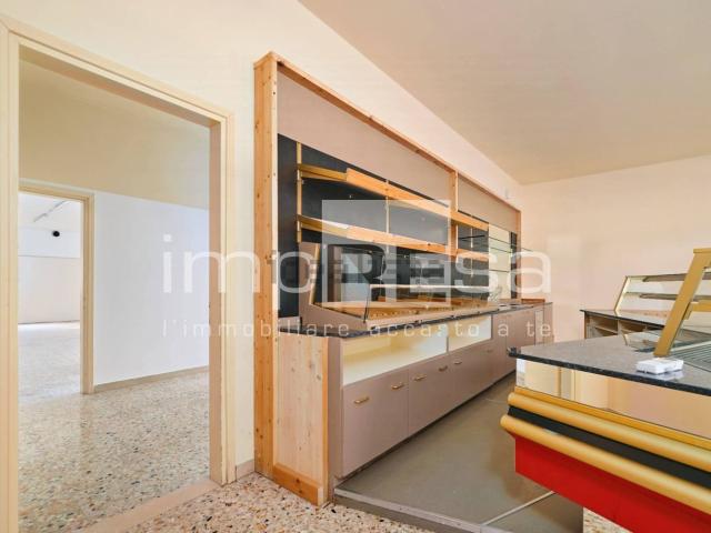 Locale in affitto di 170 m² in Via Francesco Baracca, 4